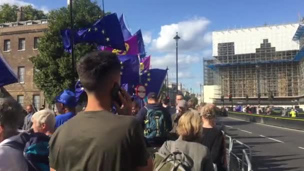 Londen September 2019 Brexit Demonstranten Buiten Parlementsgebouwen Cameraploegen Europese Unie — Stockvideo