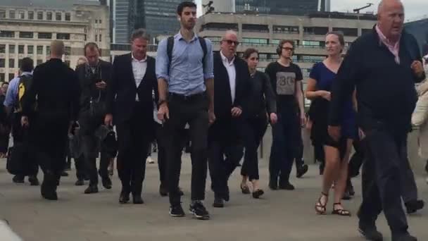 Londres Reino Unido 2019 Viajeros Hora Punta Personas Caminando Por — Vídeos de Stock