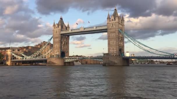 Londen Verenigd Koninkrijk 2019 Tower Bridge Gouden Uur Met Thames — Stockvideo