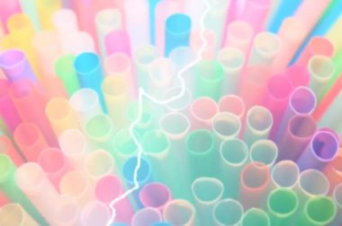 Pipet saman içer, tek kullanımlık plastik çevre konsept video görüntüleriyle tek kullanımlık, tek kullanımlık, tek kullanımlık, tek kullanımlık tek kullanımlık tek kullanımlık arka plan