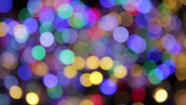 Bokeh disko ışıkları lunaparktaki arka plan görüntülerini dağıttı gökkuşağı 