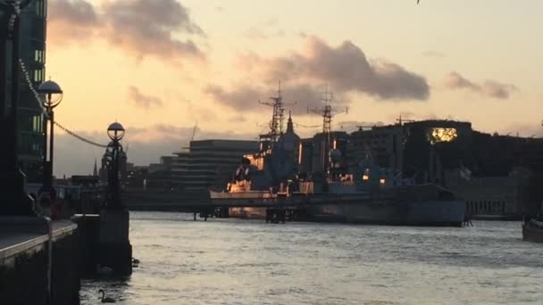 Hms Belfast Лондон Великобритания 2019 Hms Belfast River Thames London — стоковое видео