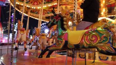 Atlı karıncanın etrafında dolaş lunapark gezisi stok, video, klip,