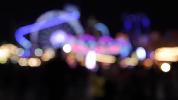 Luces Discoteca Feria Atracciones Paseo Synthwave Retroondas Arco Iris Bokeh — Vídeos de Stock