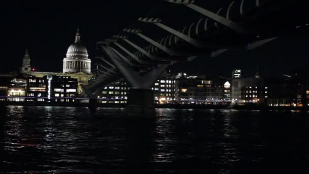 Milenyum Köprüsü Pauls Katedrali Görüntüsü Thames Nehri Londra Ngiltere Video — Stok video