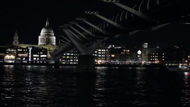 Millennium Bridge Pauls Cathedral View Thames River London England Footage — Stock video