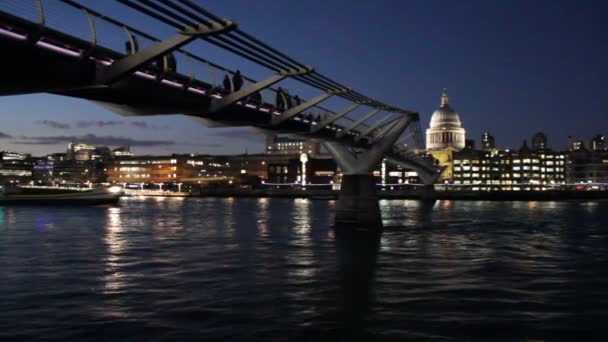 Millenium Bridge Pauls Cathedral View Thames River Londres Angleterre Footage — Video