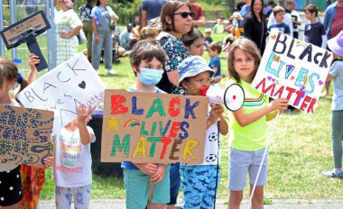 Londra, İngiltere - 13 / 6 / 2020: 'Siyahların hayatı önemli' çocukların Tottenham, Haringey çocukları ailelerinin barışçıl yürüyüşü