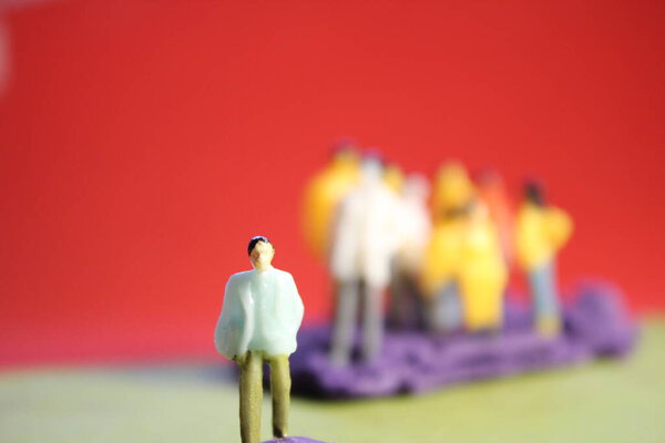 социальное дистанционное дистанционное понятие людей мини модель фигуры отдельно фон с копировальным пространством 