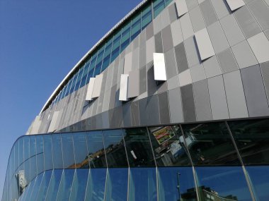 Londra, İngiltere - 1 / 9 / 2020: Tottenham hotspur stadyumu Spurs (hotspur) futbol takımı Tottenham High road 'daki Lilywhite House, stadyum 2018 yılında tamamlandı