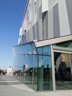 Londra, İngiltere - 1 / 9 / 2020: Tottenham hotspur stadyumu Spurs (hotspur) futbol takımı Tottenham High road 'daki Lilywhite House, stadyum 2018 yılında tamamlandı