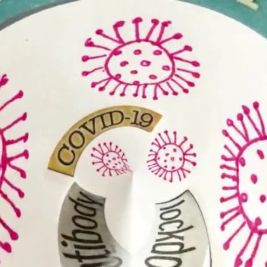 Coronavirus covid 19 manşetleri İngiltere, medya kolajı - stok video görüntüleri