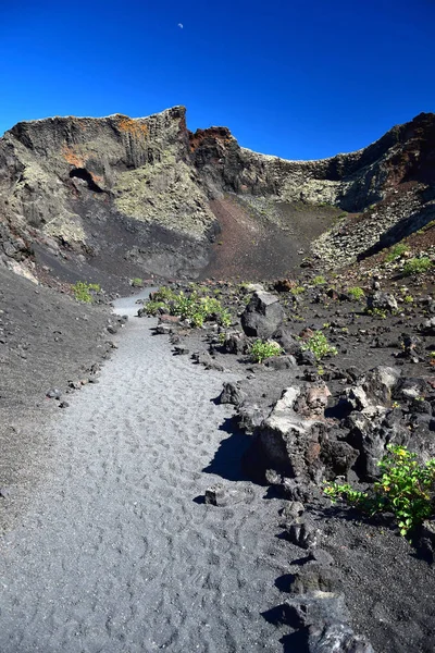 A path in the volcano El Cuervo, Lanzarote. — Stock Photo, Image
