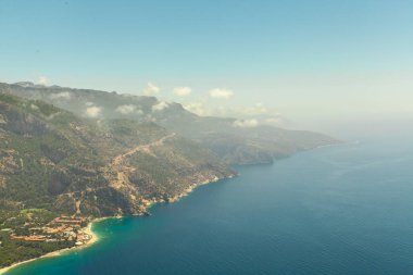 Fethiye, Türkiye - panoramik Belcekiz Beach. Ölüdeniz, mavi lagün Fethiye Hava dron üzerinden. Akdeniz kıyılarında