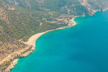 Fethiye, Türkiye - panoramik Belcekiz Beach. Ölüdeniz, mavi lagün Fethiye Hava dron üzerinden. Akdeniz kıyılarında