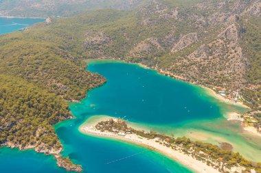 Fethiye, Türkiye - panoramik Belcekiz Beach. Ölüdeniz, mavi lagün Fethiye Hava dron üzerinden. Akdeniz kıyılarında