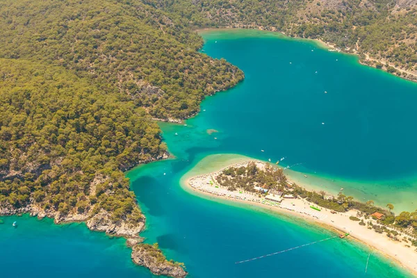 Fethiye, Türkiye - panoramik Belcekiz Beach. Ölüdeniz, mavi lagün Fethiye Hava dron üzerinden. Akdeniz kıyılarında