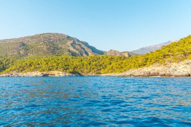 Akdeniz kıyılarında deniz doğal görünümü