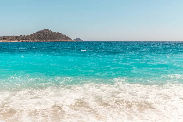 Alanya, Türkiye'de deniz plaj. Güzel yaz. Türkiye'nin Akdeniz'de