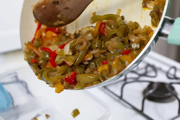 Menyimpan Stir Fry Onions dan Peppers — Stok Foto