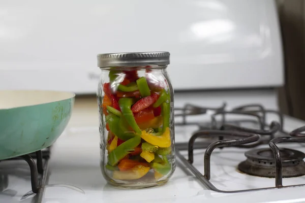 Jar of Green, Red, and Yellow Bell Peppers — Stok Foto