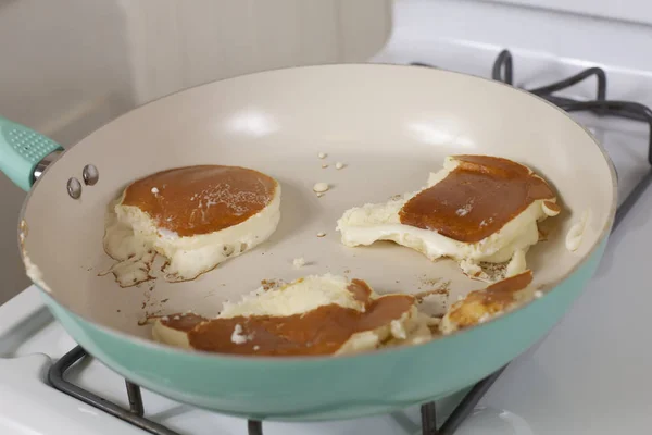 Pfannkuchen kochen — Stockfoto