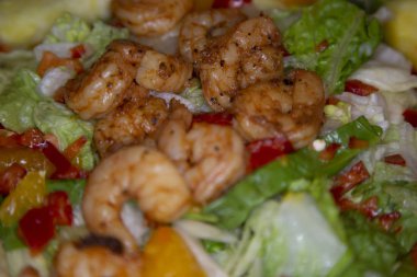 Baharatlı Karides ve Mandalina Salatası