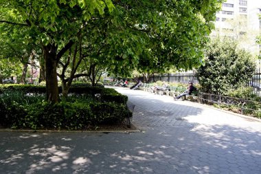 Manhattan'da stuyvesant Square Park nerede bahar doğal çevre şehir sakinleri dinlenmek için sakin bir yer verir