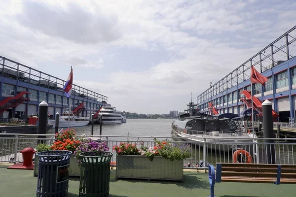 Båtar Docka Chelsea Piers Längs Hudson River Västra Sidan Manhattans — Stockfoto