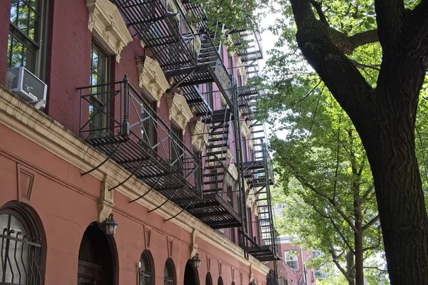 Edifício Residencial Mais Antigo Greenwich Village Tem Fugas Incêndio Conectadas — Fotografia de Stock