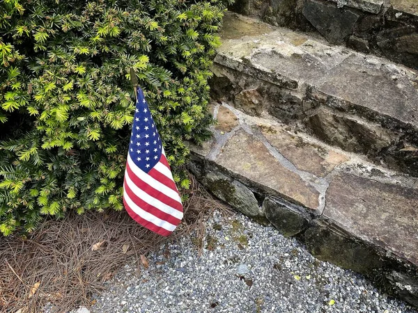 Usa Flag Placed Ground Steps Gravel Road Bush Commemorate National — Stock Photo, Image