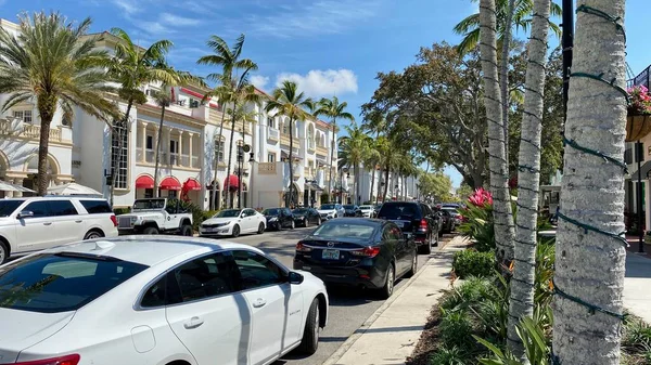 Naples Florida Fifth Avenue Mit Palmen Perfekt Gepflegten Geschäften Und Stockbild