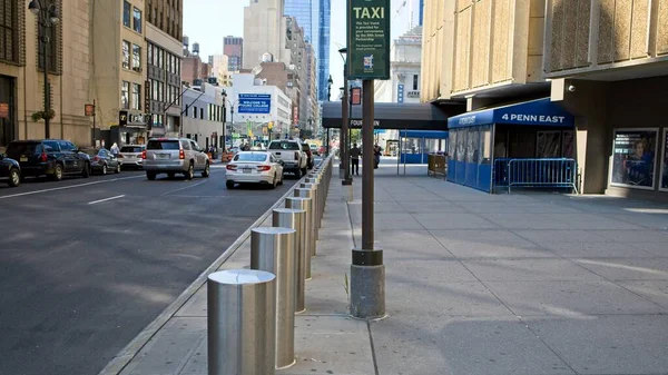 Madison Square Garden ile Manhattan 'daki Penn İstasyonu' nu birbirinden ayıran bir kuyruk.