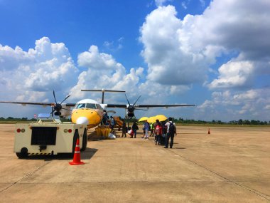 8 Ekim 2018 Khon Kaen Uluslararası Havaalanı'nda saat 12:50'de Bangkok'a giden uçağı bekleyenler.