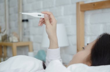 Asyalı kadınlar yatakta uyumaktan rahatsız.