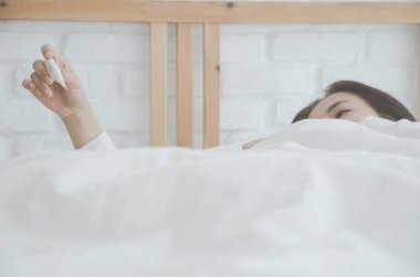 Asyalı kadınlar yatakta uyumaktan rahatsız.