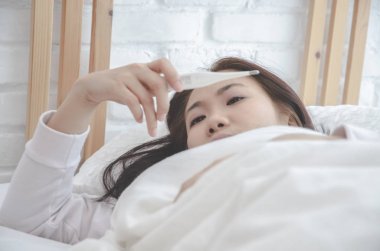 Asyalı kadınlar yatakta uyumaktan rahatsız.