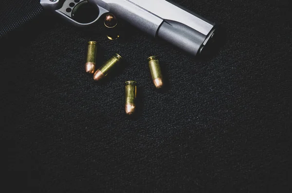 Kanoner Och Ammunition Placerade Svart Bakgrund Monokrom Ton Fokusera Inte — Stockfoto