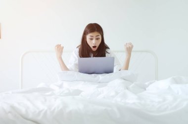 Kadınlar çalışıyor ve mutlu.