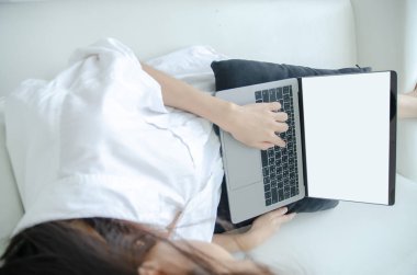 Kadınlar çalışıyor ve mutlu.