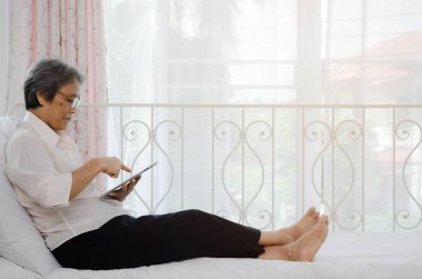 Yaşlı tatil konsepti.