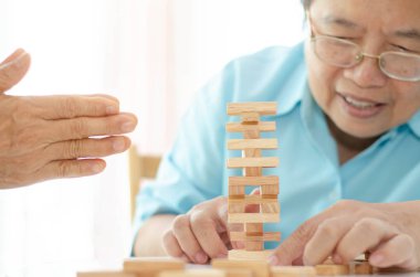 Yaşlı faaliyetler.