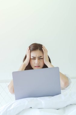 Kadınlar çalışıyor ve stres var. 