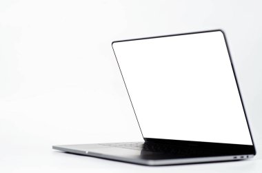 Beyaz arkaplandan izole edilmiş nesneyi kavra.