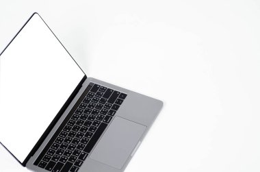 Beyaz arkaplandan izole edilmiş nesneyi kavra.