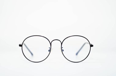 Beyaz arkaplandan izole edilmiş nesneyi kavra.