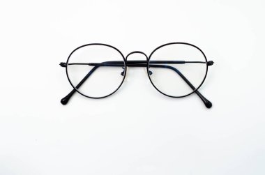 Beyaz arkaplandan izole edilmiş nesneyi kavra.