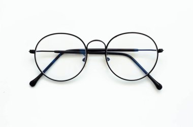 Beyaz arkaplandan izole edilmiş nesneyi kavra.