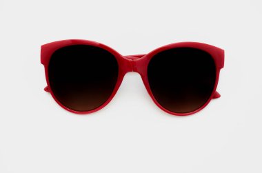 Beyaz arkaplandan izole edilmiş nesneyi kavra.