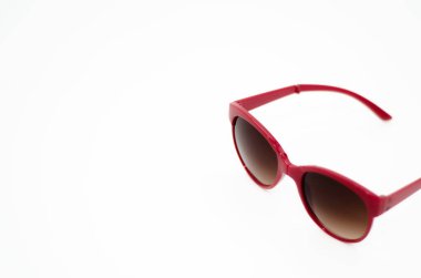 Beyaz arkaplandan izole edilmiş nesneyi kavra.